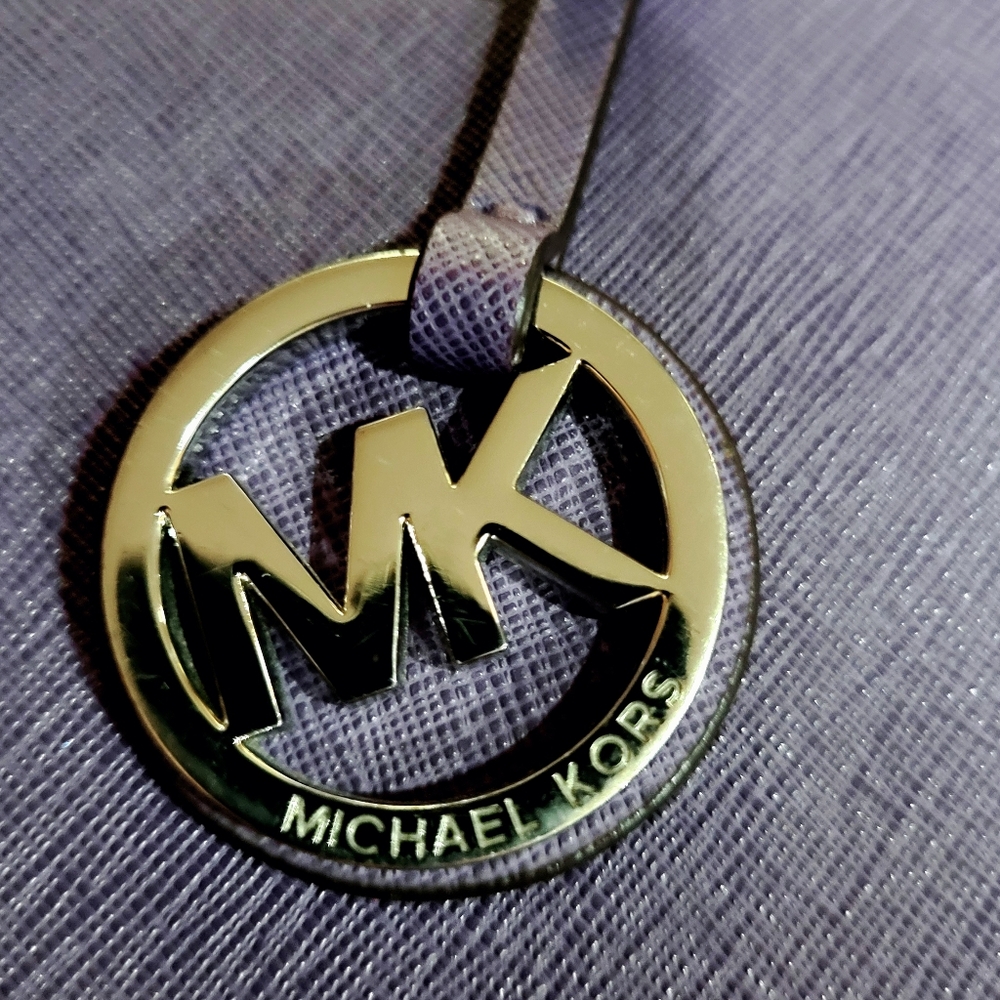 Chic MICHAEL KORS Leather Purple (Iris) Bag / Tote with Spacious Interior - Picture 6 of 13